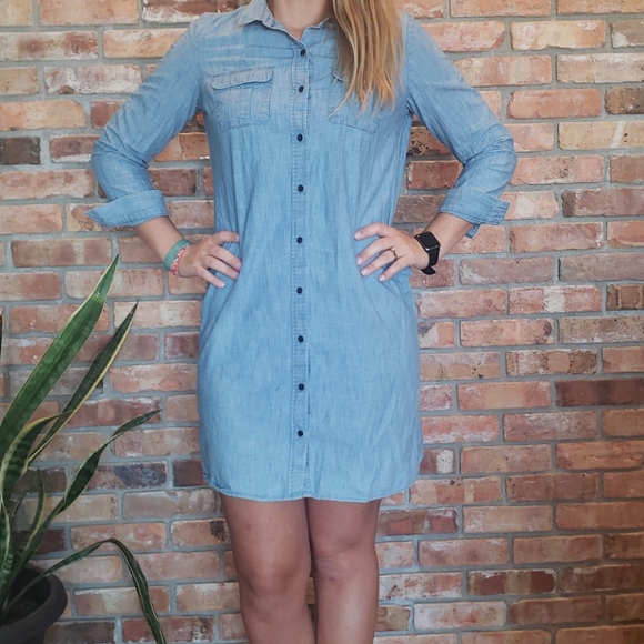 Old Navy Dresses & Skirts - Long sleeve jean dress